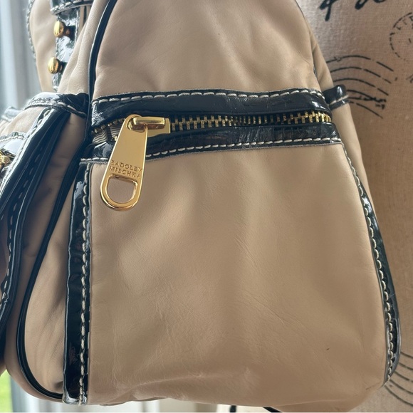 Badgley Mischka Shoulder Bag Nude with Black Patent Details and Gold Hardware - Picture 5 of 15